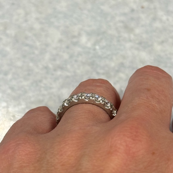 1.02 ct Diamond Platinum Band — report attached - Picture 3 of 8